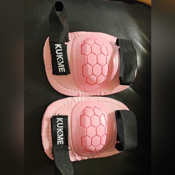 Kukome Other - Set Of Two Pink Kids Size Medium Elbow Pads EUC